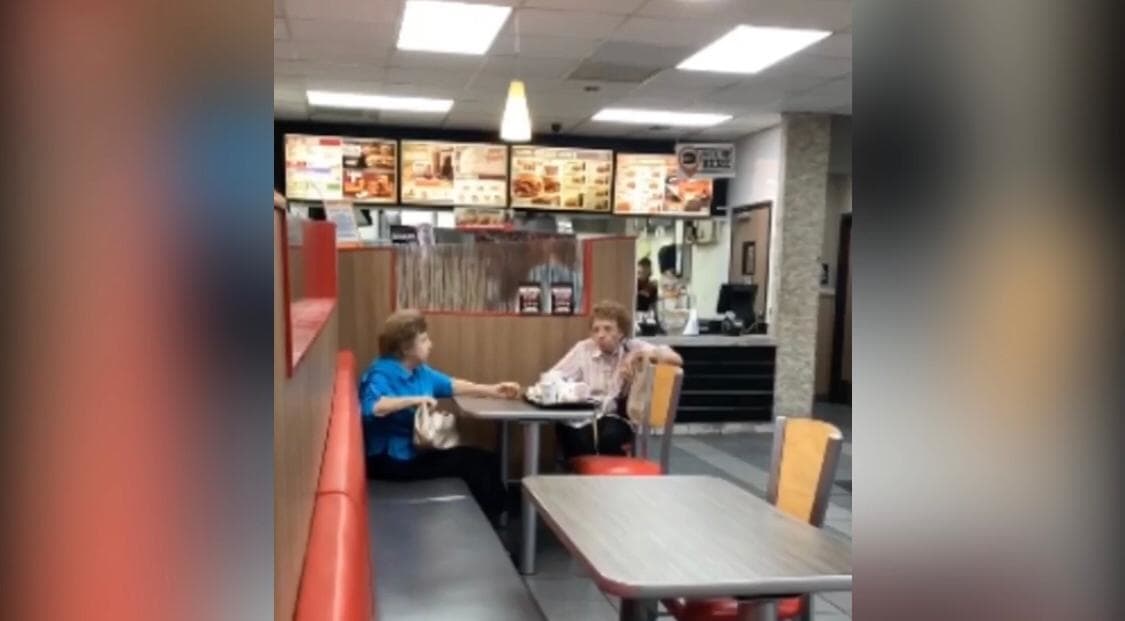 “Regresa a tu país”: decirlo en tu trabajo puede hacerte perder el empleo 