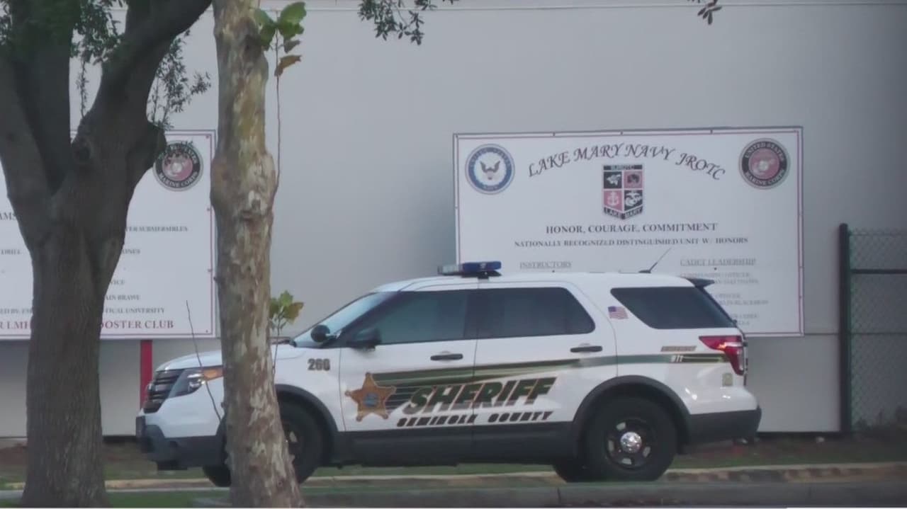 Refuerzan la seguridad en Lake Mary High School tras falsas amenazas de bomba y tiroteo