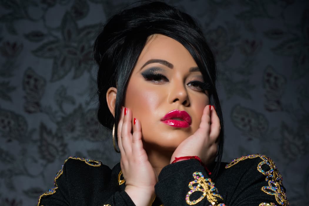 Chiquis fue muy criticada por hacer su versión de algunos temas, pero a decir por ella misma, sabía que iba a haber críticas, pero aún así se aventó a hacerlo porque lo realizó como una fan y con mucho cariño y respeto para el recuerdo de la cantante y su familia.