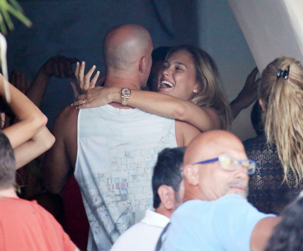 Lo hizo de una manera muy romántica durante unas vacaciones por el Caribe.