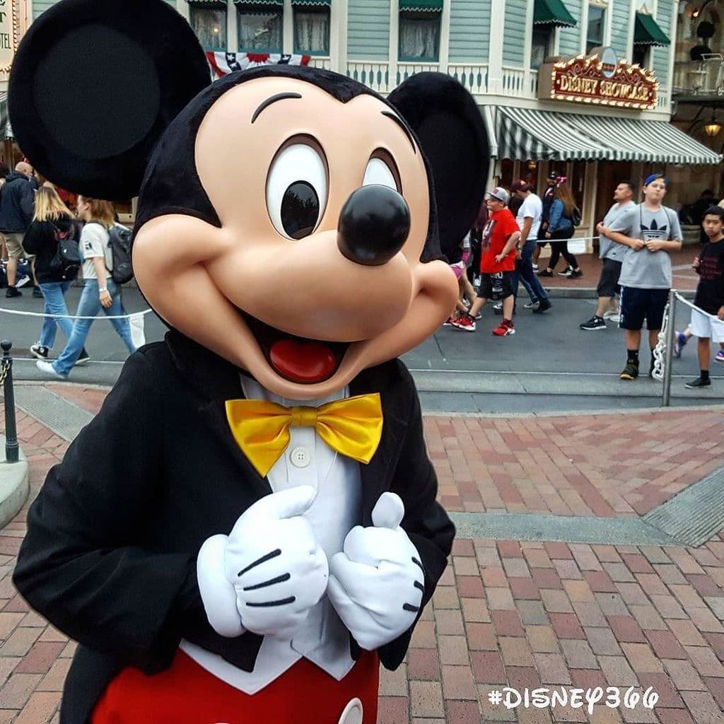 La foto de Mickey Mouse la tomó en el día 1984 de la racha.