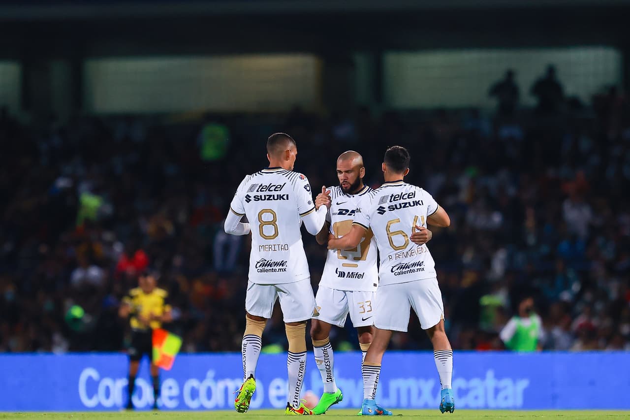 Dani Alves debutó como titular con Pumas en un pletórico estadio Olímpico Universitario en el que apenas pudieron rescatar el empate ante un aguerrido Mazatlán FC gracias a la asistencia del histórico brasileño sobre el final del partido.