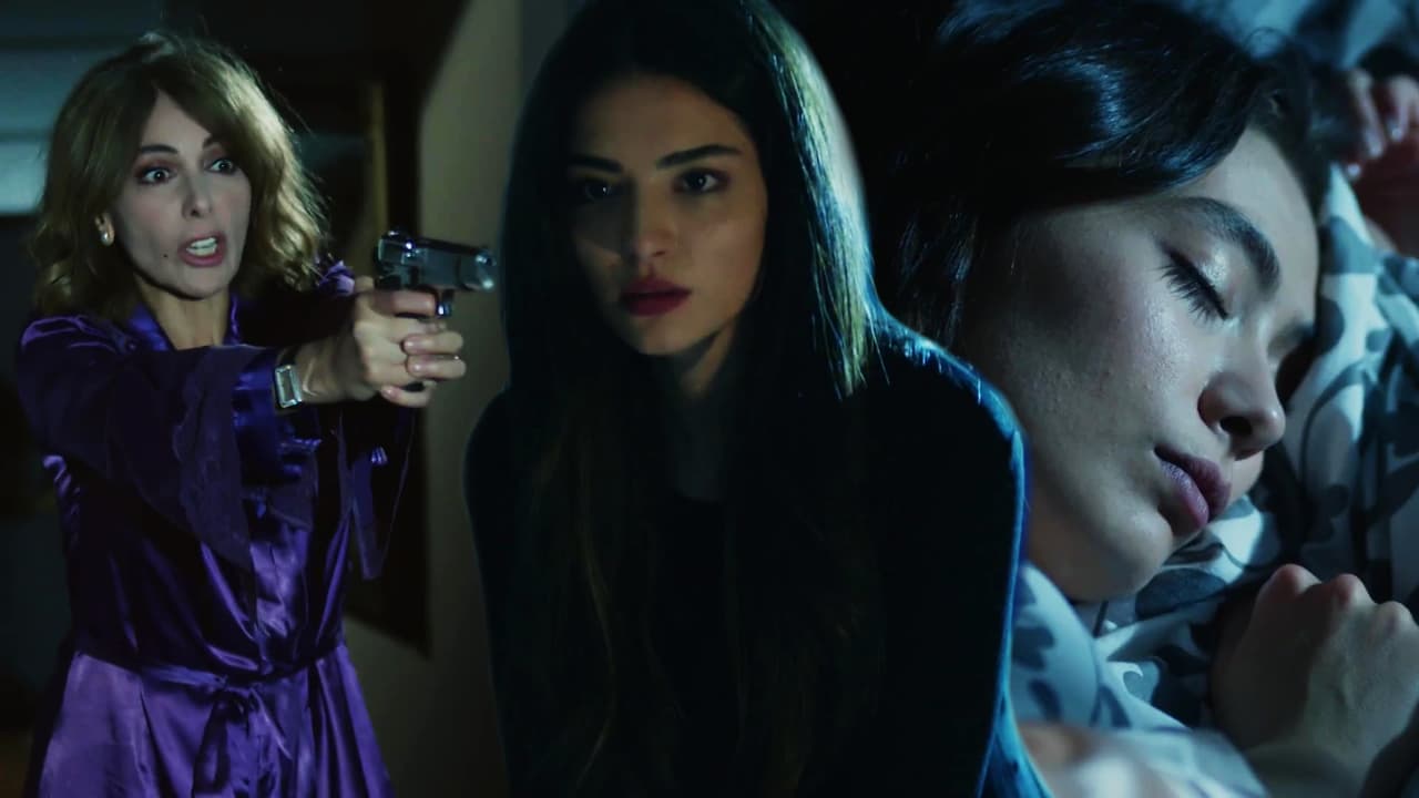 Aprovechando los efectos del fuerte somnífero que ordenaron poner en el pastel del festejo del compromiso con de Nihan y Kemal, Asu estaba decidida a inyectarle a ella una sustancia letal, pero Leyla apareció a tiempo para evitar una tragedia más.