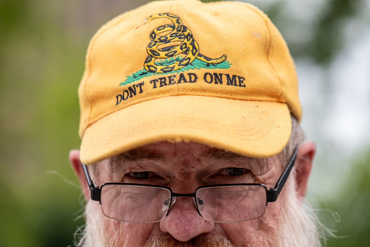 Conservadores y liberales critican por igual el plan del gobernador Abbott para reactivar Texas