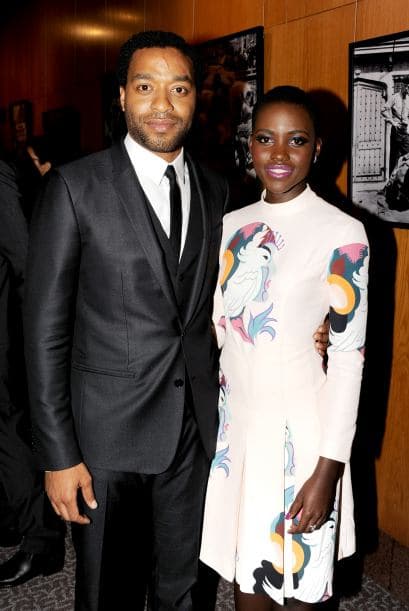 Lupita y Chiwetel Ejiofor en el estreno de "12 Years a Slave". Mira aquí lo último en chismes.