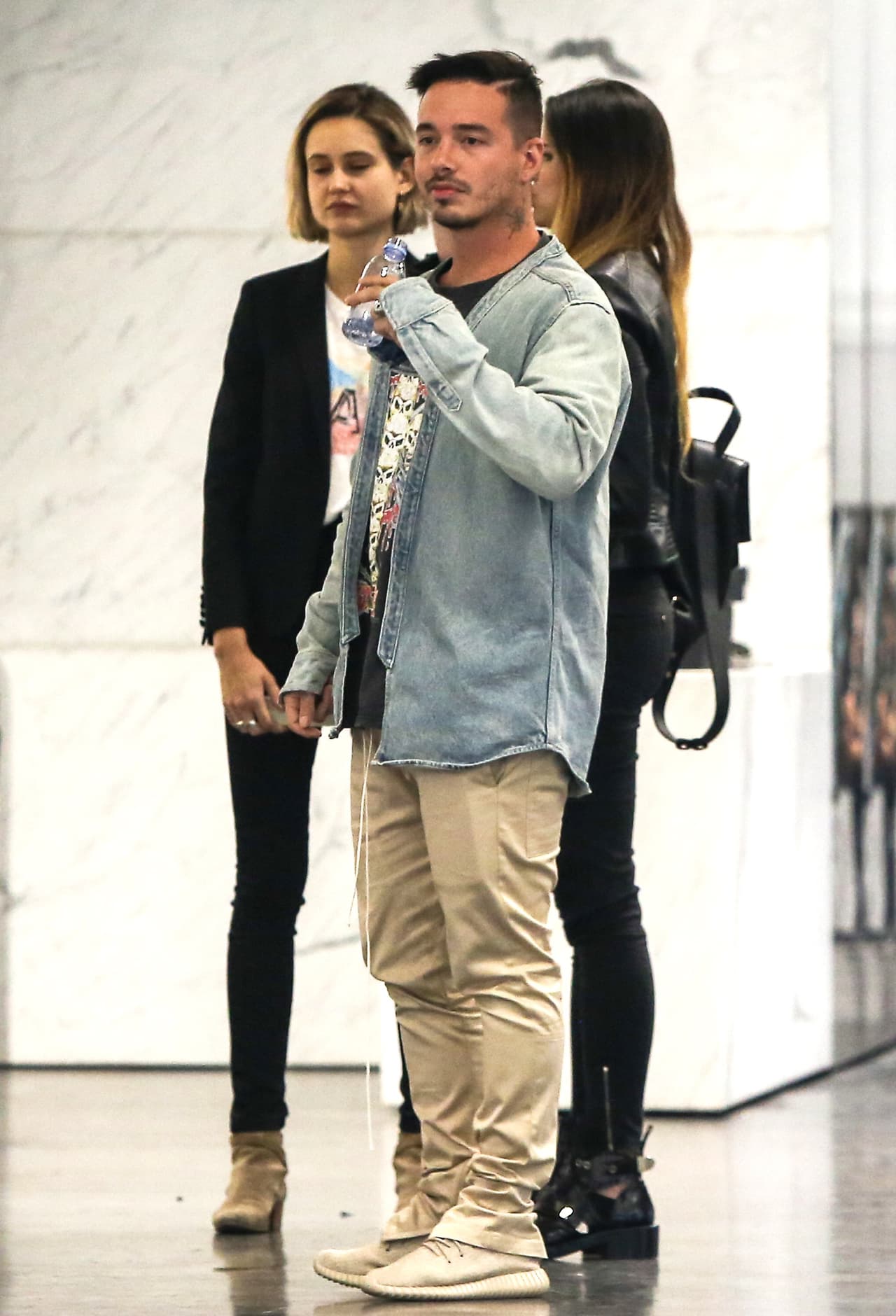 ¡Este chico es todo un fashionista!