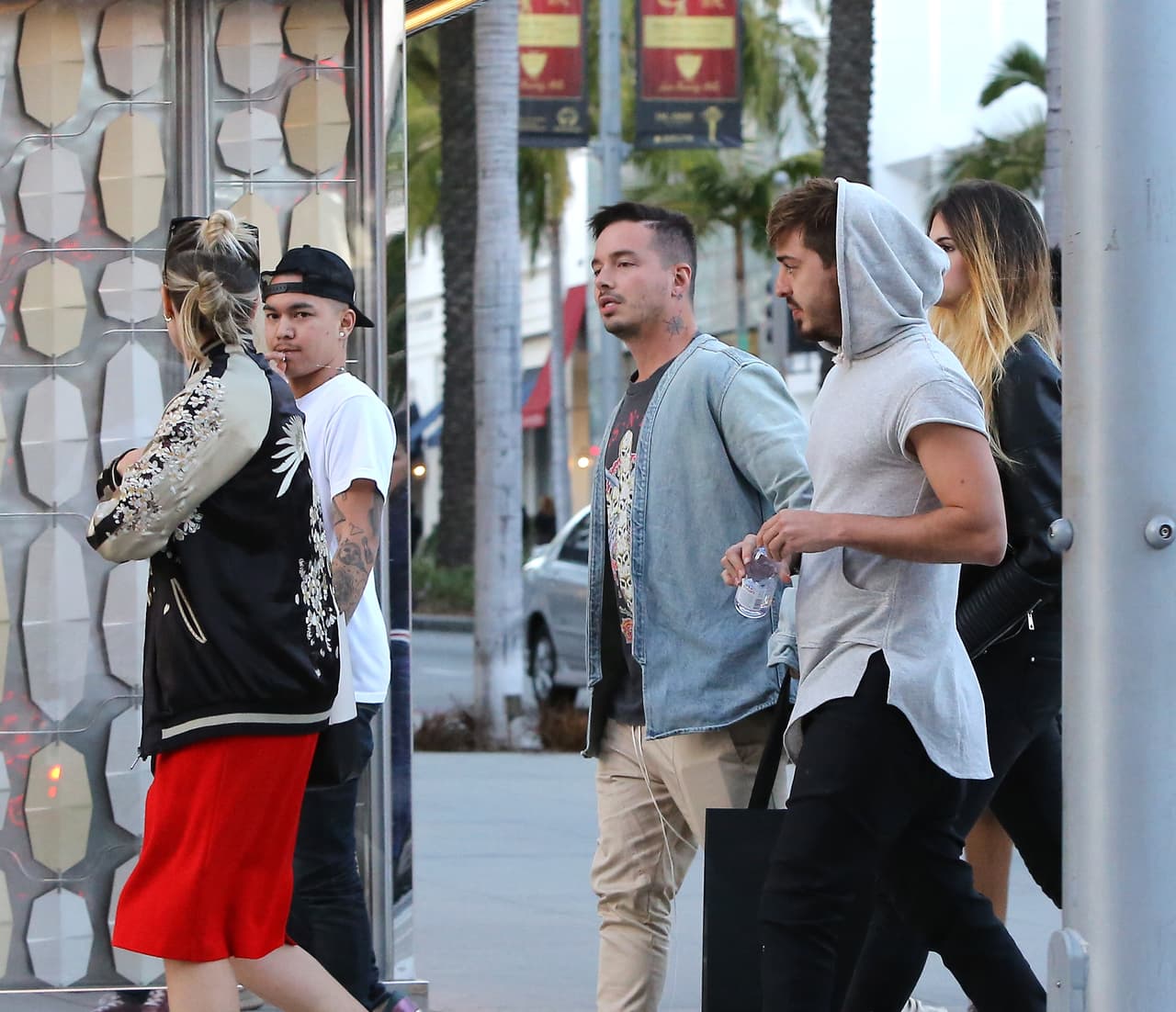 Una de las cosas que más disfruta es ir de compras.