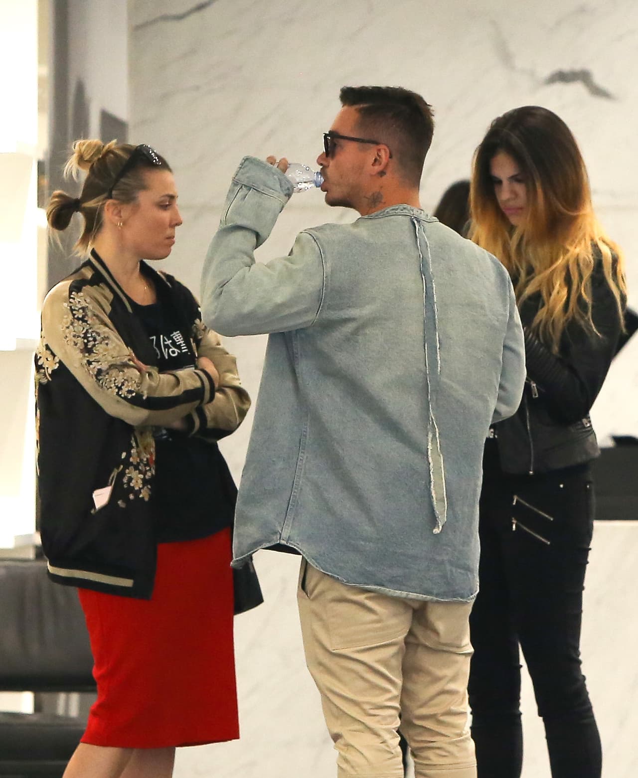 ¿Ya checaste con quién está en la tienda?