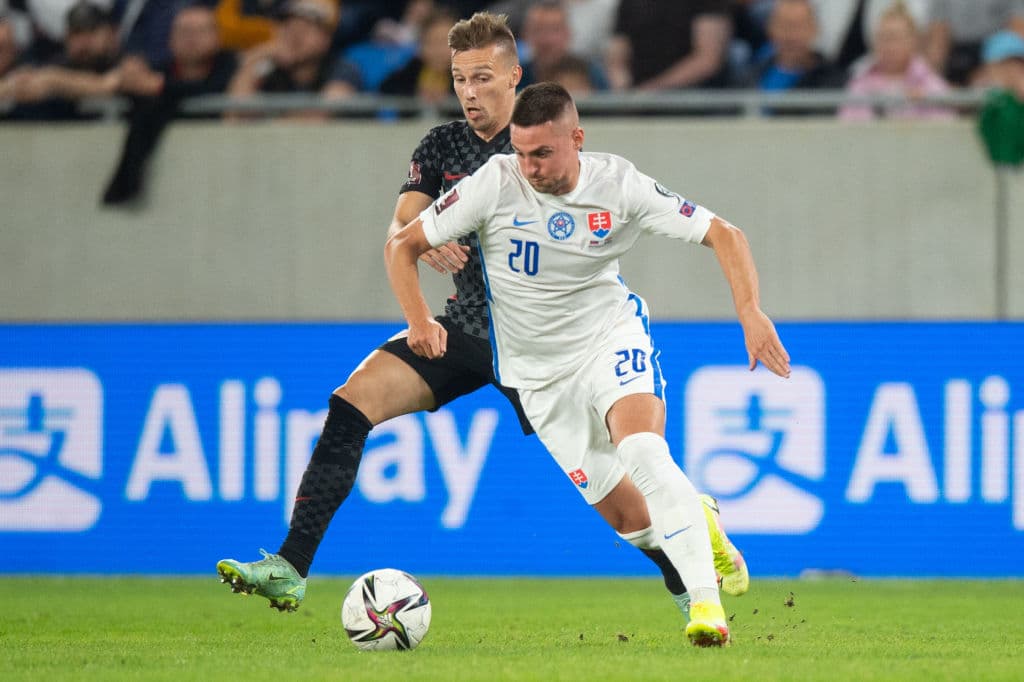 Marcelo Brosovi´c se pone la capa de héroe y con su gol al minuto 86, Croacia vence 0-1 a Montenegro.