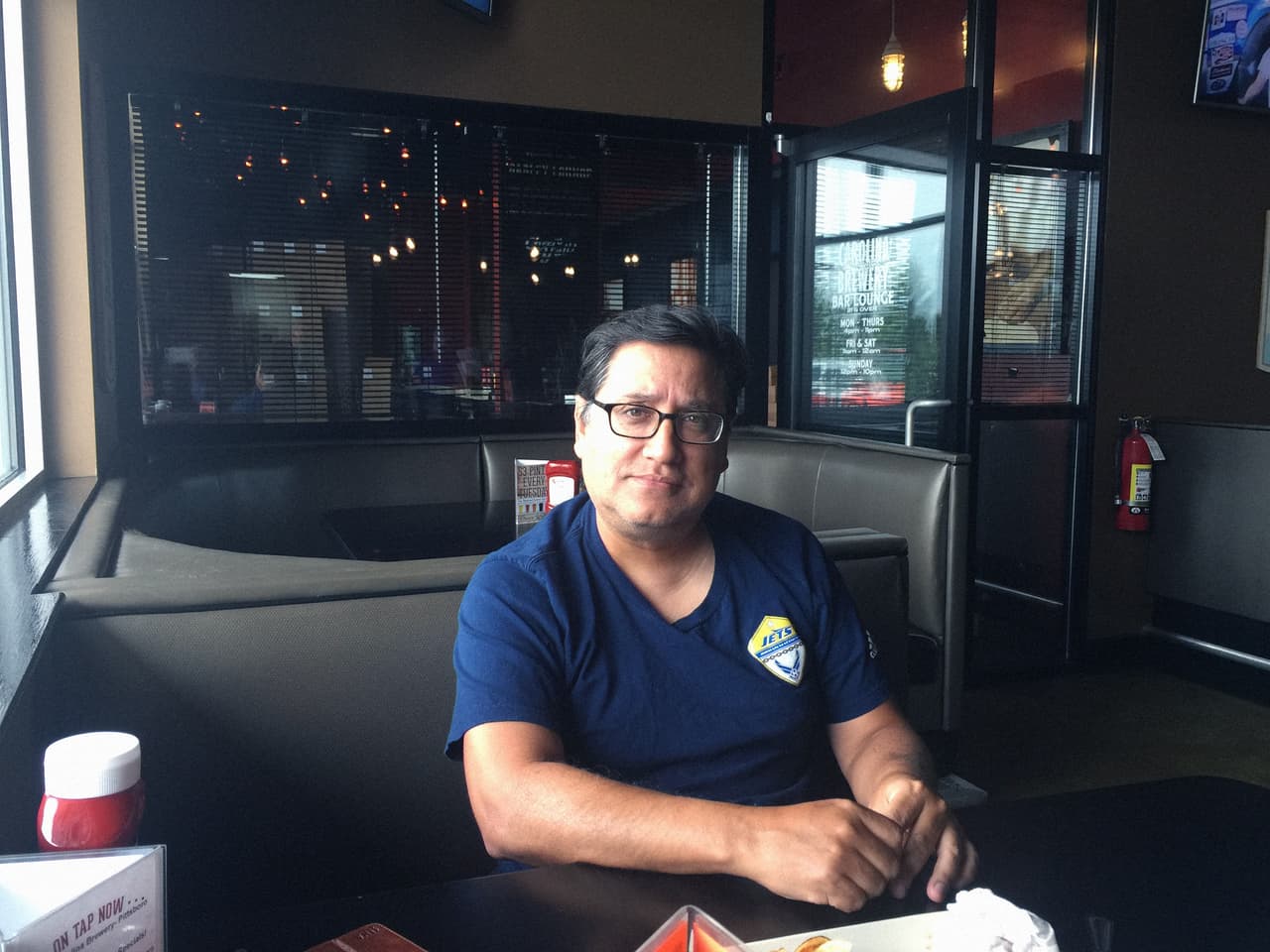 Paul Cuadros, periodista, profesor y entrenador de los Jets de Siler City, durante la entrevista en Pittsboro, en Carolina del Norte.