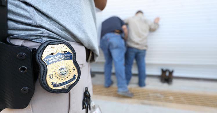 Tres senadores piden a Biden que extienda validez de los amparos de deportación de titulares de DACA y TPS