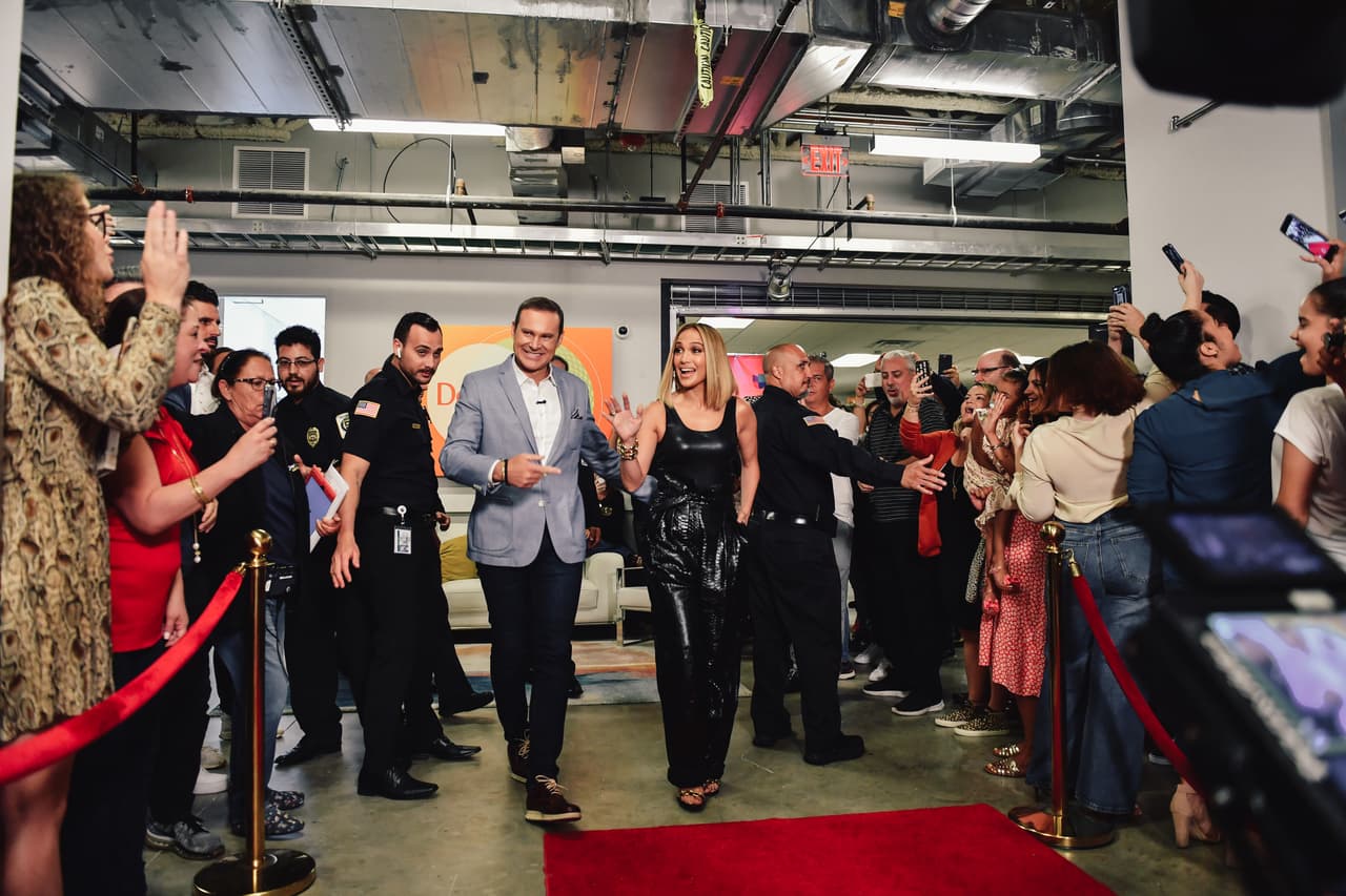 Por tercera ocasión, Jennifer Lopez regresó a Despierta América y los fanáticos que la esperaban no cabían de la emoción.