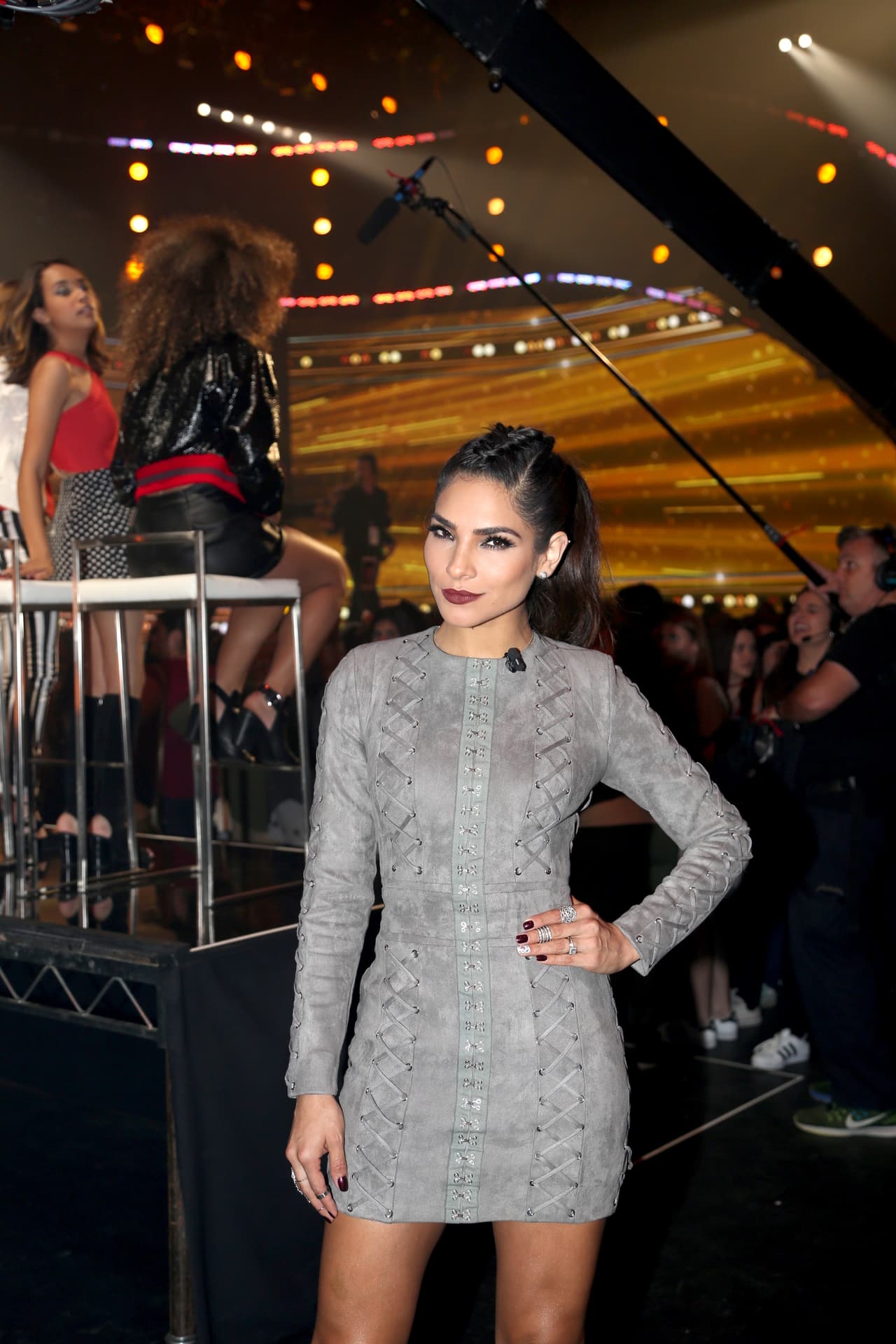 Alejandra Espinoza también impactó con su look.