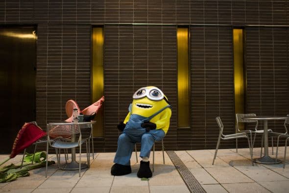 Al desfile también acudieron personajes de películas animadas... aunque éste no luce muy animado.