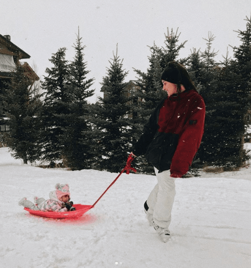 Michelle sí que sabe aprovechar el tiempo con sus hermanos mayores.