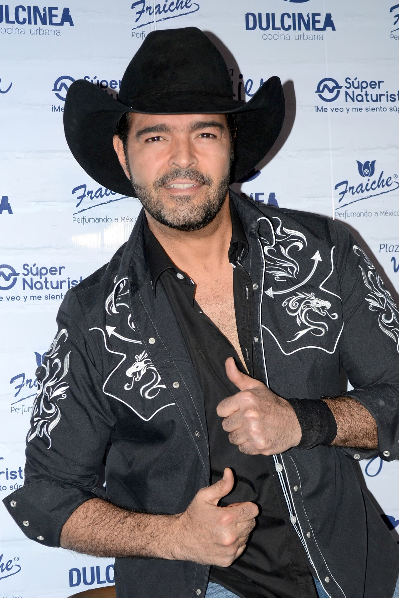 Y posiblemente 
<b><a href="http://www.univision.com/temas/pablo-montero">Pablo Montero</a></b> también haga alguna intervención musical dentro de la historia.