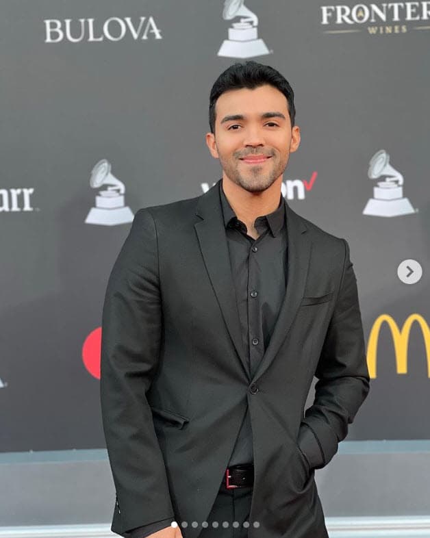 El compositor, quien es originario de Sinaloa, tampoco.
<br>