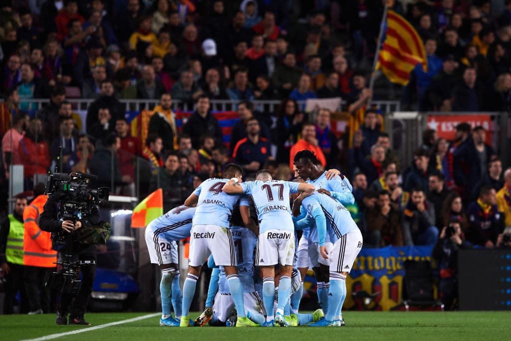 Con triplete de Lionel Messi y gol de sergio Busquets, el Barcelona gana y vuelve a tomar la cima del torneo.