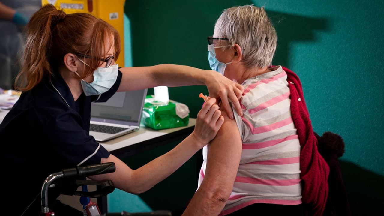 Ya no es requisito presentar una identificación con foto para ser vacunado contra el coronavirus en Los Ángeles