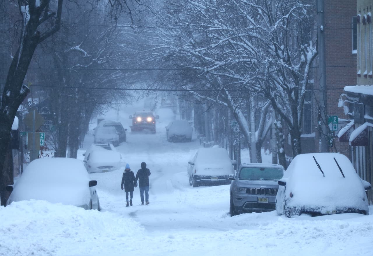 Cierran mega centros de vacunación en Nueva Jersey debido a la tormenta de nieve