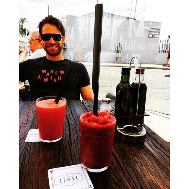 "Buen domingo mundo.... ¡Aquí disfrutando de lo más hermoso que hay en mi vida! Te amoooooooooo", compartió 
<b><a href="http://www.univision.com/temas/angelique-boyer">Angie</a></b> a sus seguidores.