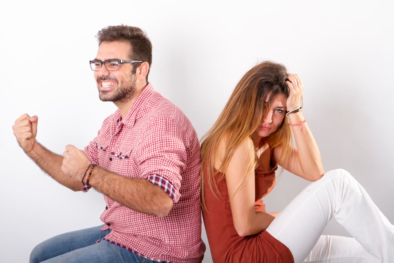 Tú, como Leo, no entiendes bien la naturaleza empática y demasiado sensible de Piscis, y Piscis, a su vez, se molesta con tus explosiones teatrales. ¡Todo lo contrario a la modestia y cualidad más bien secreta de ese signo!