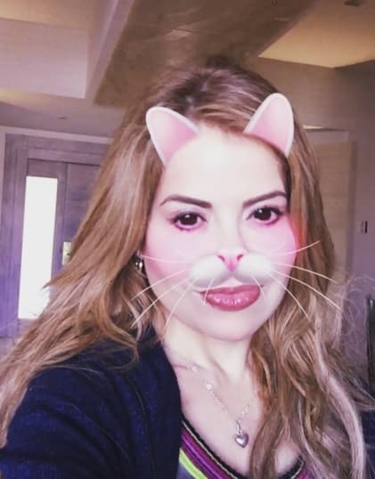 La cantante no deja de posar para divertidas imágenes que se han vuelto la sensación en sus redes.