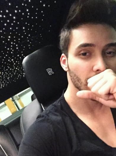 Prince Royce ha estado muy activo estos dias, y su llegada a Premio Lo Nuestro será espectacular.