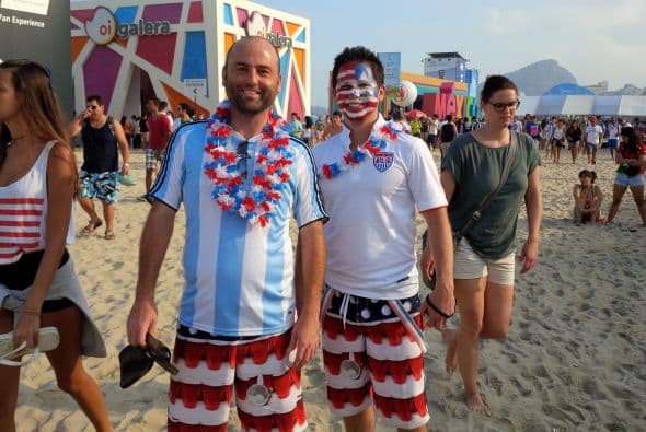 Bélgica y EEUU protagonizan el último choque de octavos de final del Mundial Brasil 2014 y sus fans se apasionan.