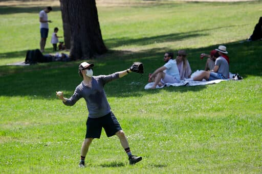 La reapertura es parcial y tiene como objeto incentivar paseos locales, por lo que se advierte que en algunos casos el acceso vehicular y estacionamientos permanecen cerrados y que está prohibido estacionarse en las carreteras cercanas a los parques y museos que no permitan el acceso a vehículos.