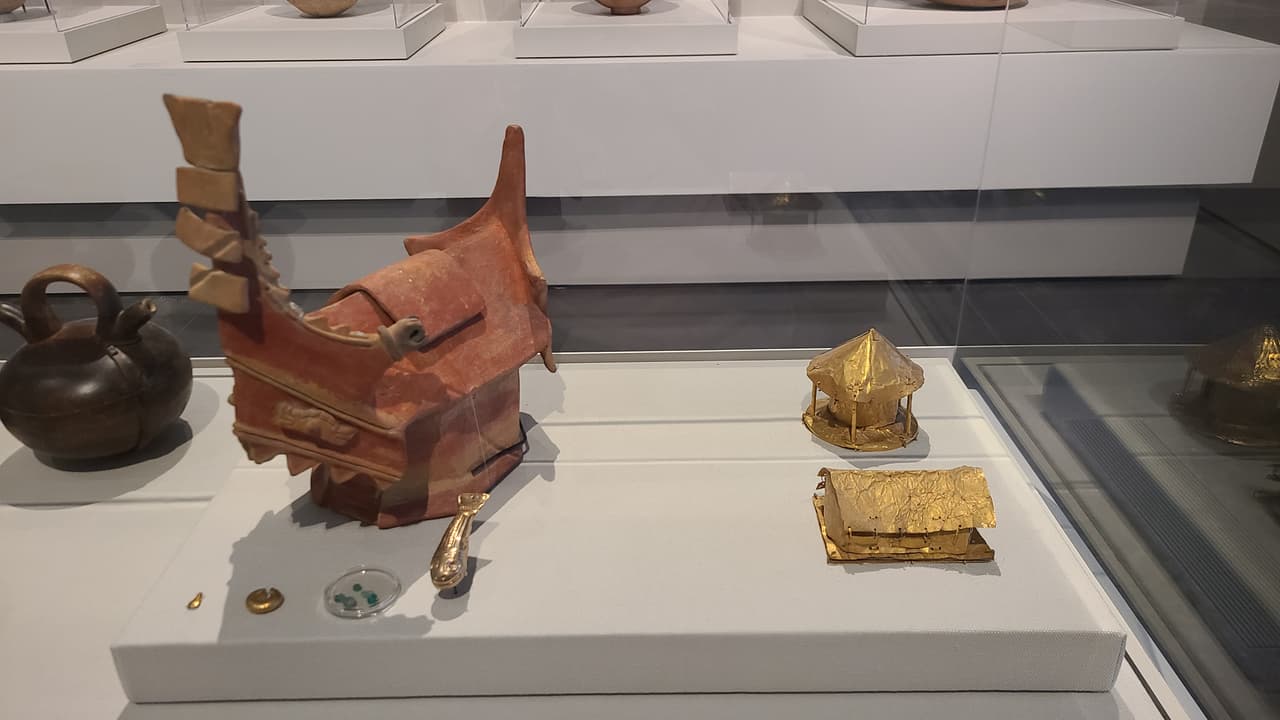 No te pierdas la exposición temporal para explorar las raíces indígenas de Colombia.