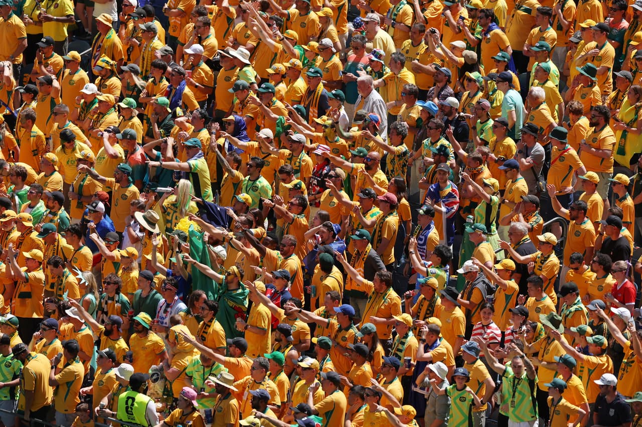 Aficionados australianos vitorean durante el partido de fútbol del Grupo D de la Copa Mundial entre Estados Unidos y Australia en Seattle, el viernes 19 de junio de 2026. (Foto AP/Maddy Grassy)
