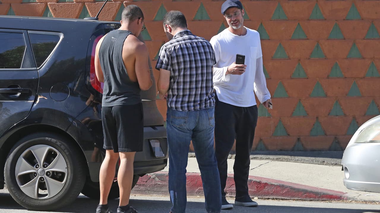 Brad Pitt causa choque triple en Los Ángeles