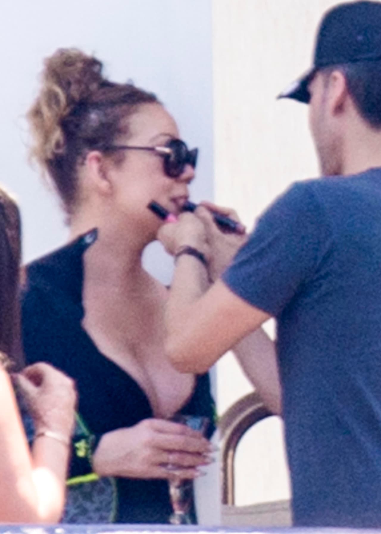 Retocaron su maquillaje.