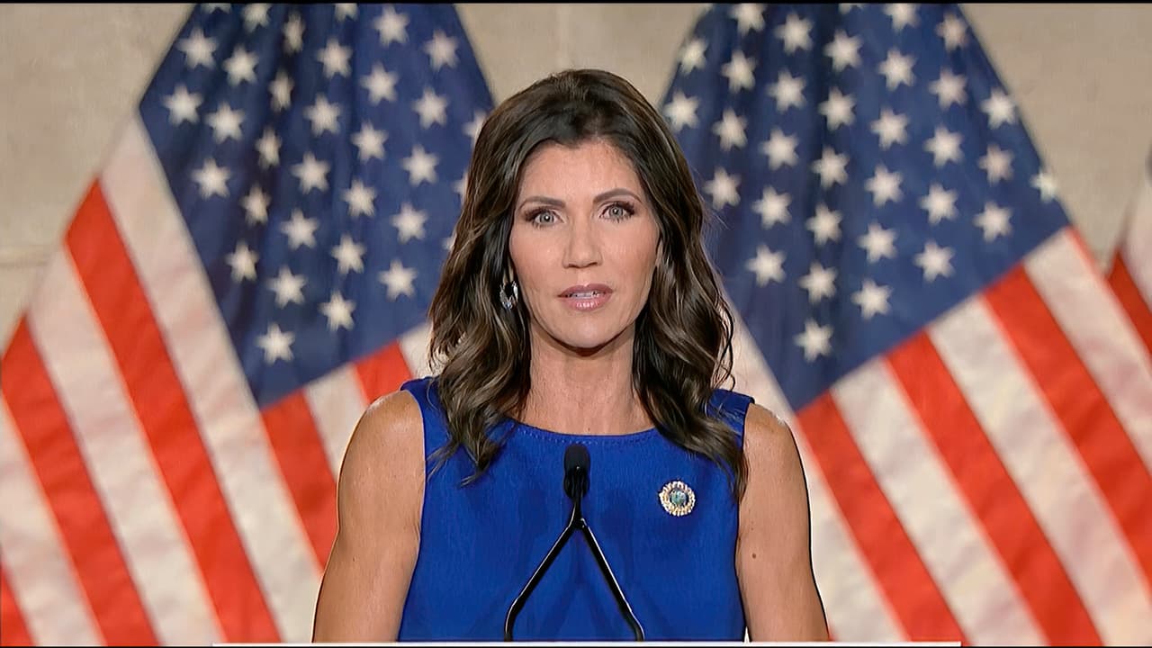 Kristi Noem, gobernadora de Dakota del Sur, dijo que el Partido Republicano bajo el liderazgo del presidente Trump defiende los derechos individuales de los individuos ante el intervencionismo gubernamental.