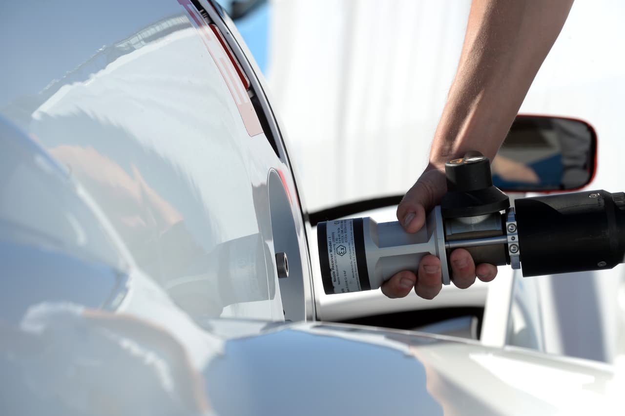 Ramón Dávila tiene un taller mecánico y recomienda que ponga el tapón de gasolina con un candado para que no le pueden sacar la gasolina. En internet puede conseguir un tapón con llave para el tanque a precios de $23.99.
<br>