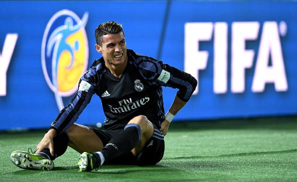 En algunas ocasiones, el luso recibió juego fuerte, tanto así que hizo amonestar a Rubens Sambueza tras una clara falta en su contra.