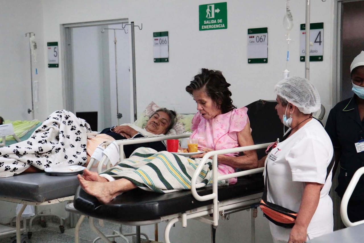 Con tantos venezolanos llegando al hospital se alargan los tiempos de espera para los demás pacientes.