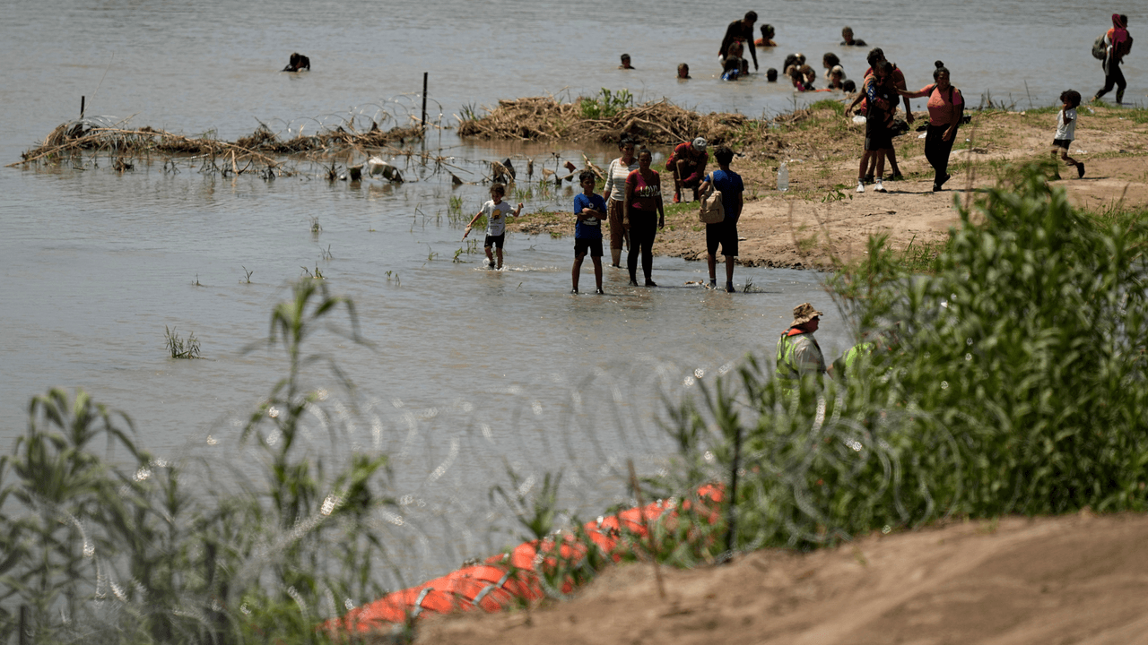 Ley SB 4 de Texas: juez concede petición para suspender legislación contra inmigrantes