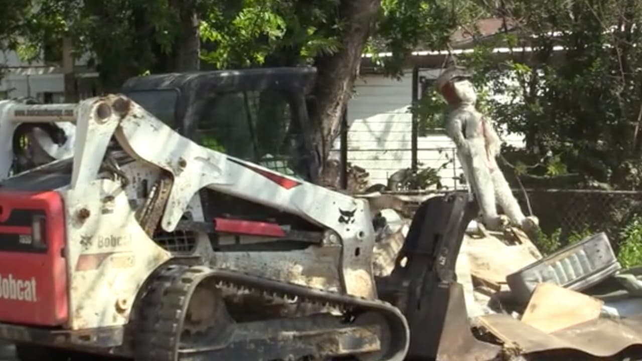 La propiedad está ubicada en el 410 de Nicar Street la cual ha sido escenario de actividades de drogas, incendios y quejas de vecinos.