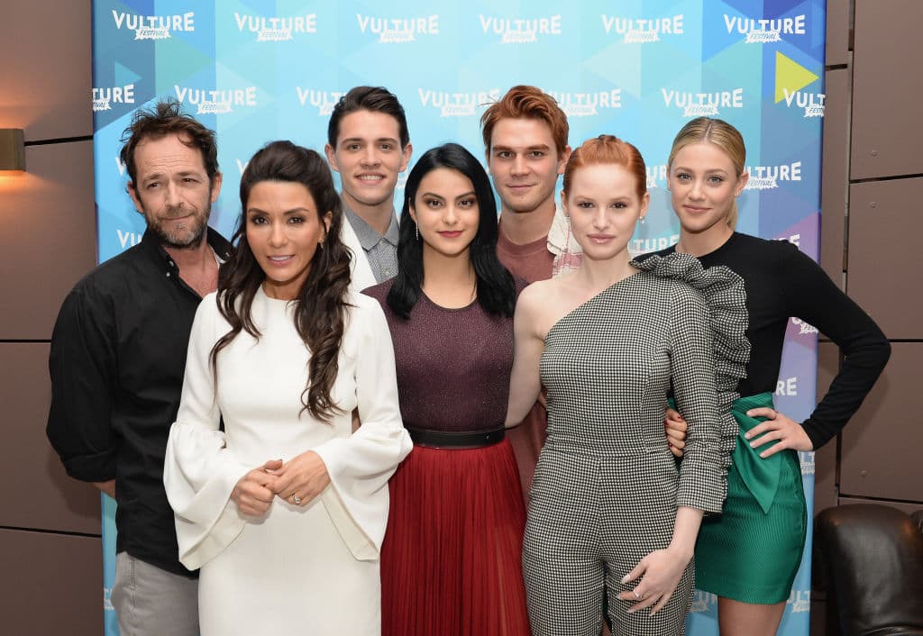 En la actualidad, Perry era parte del elenco de la serie 'Riverdale', en donde daba vida al padre de uno de los protagonistas. Varios de sus compañeros ya se pronunciaron en las redes sociales sobre su muerte.