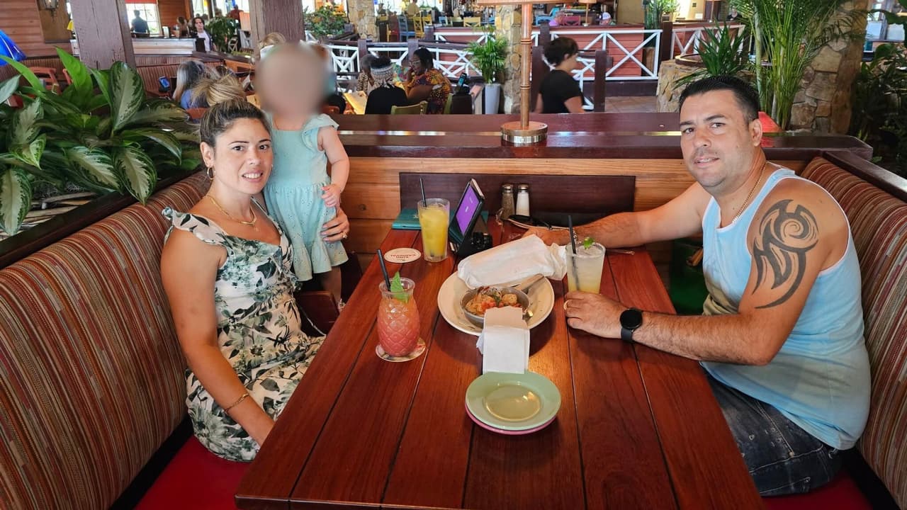 "La están matando en vida": familia clama por el regreso de madre deportada a Cuba