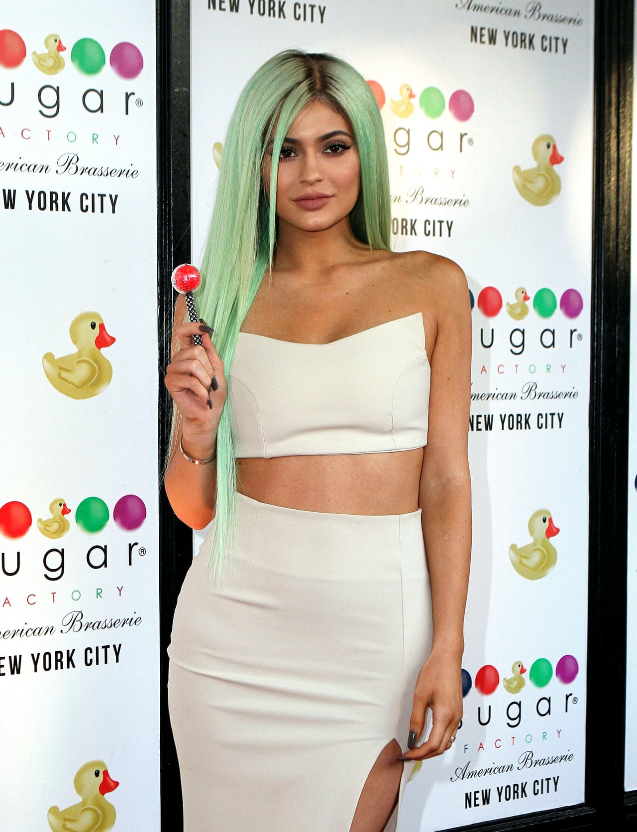 Kylie Jenner sorprendió con nuevo look