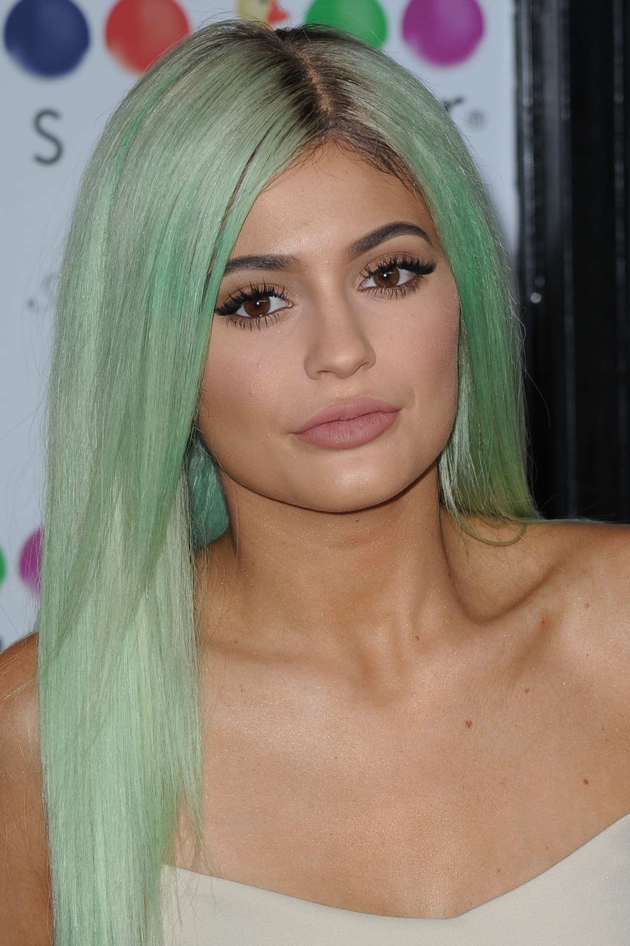 Kylie Jenner sorprendió con nuevo look