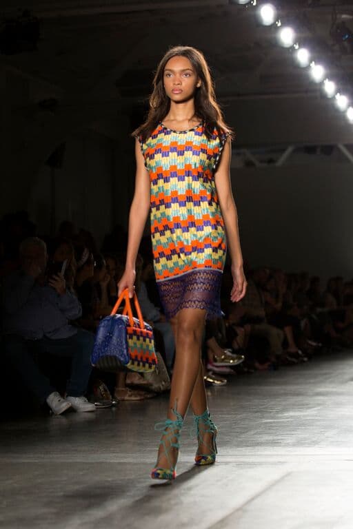 Lo que llegara con esta colección son propuestas en tonos turquesas y de coral. Diseñador Custo Barcelona. NYFW, Spring/Summer 2016 - 11/09/2015