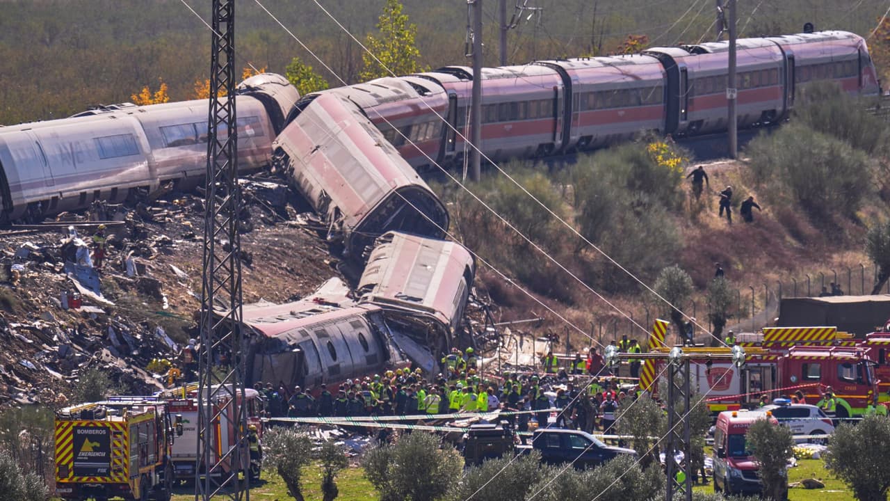 Tragedia en España: Decenas de muertos y varios heridos tras la colisión de dos trenes de alta velocidad en Toledo 