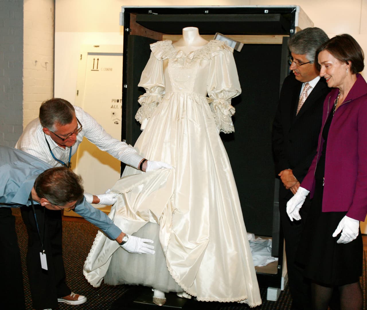 'Queríamos estar absolutamente seguros de que sería una sorpresa. El segundo vestido no se lo probamos a Diana, ni lo hablamos con ella', dijo la creadora al medio inglés TheExpress.co.uk.