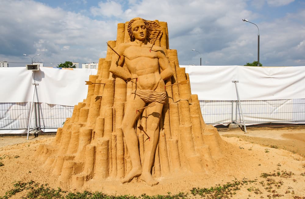 Como Sebastián daba ánimo a otros cristianos y ayudaba a enterrarlos una vez que habían sido martirizados, pronto sus acciones llegaron hasta el papa San Cayo, quien lo nombró eventualmente defensor de la Iglesia. No obstante, también terminó denunciado y el emperador se enteró de su "traición", por lo que lo mandó arrestar.