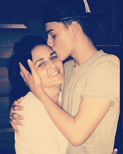 Su madre ha sido un apoyo importante para cumplir todos sus sueños.