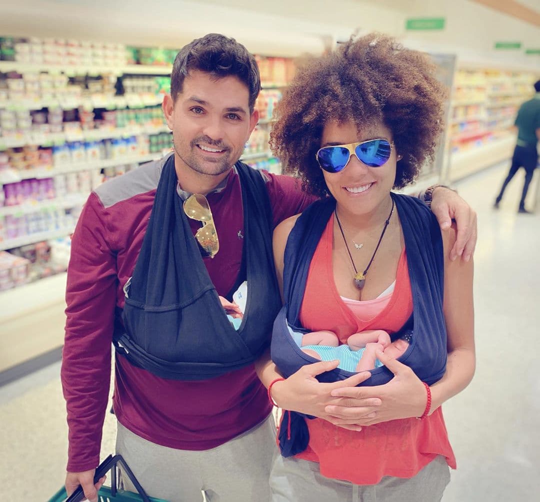 La pareja compartió tiernas imágenes al lado de sus hijos, incluso una ida al supermercado.